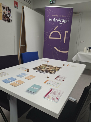 Mise en place de l'une des tables de jeu pour la session test à l'occasion des Journées SHS Valo de la MESHS